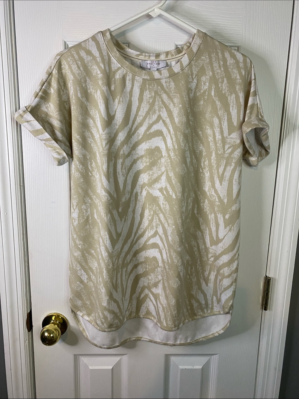 new directions Beige and White Zebra-Print Short Sleeve Tee Size Small.